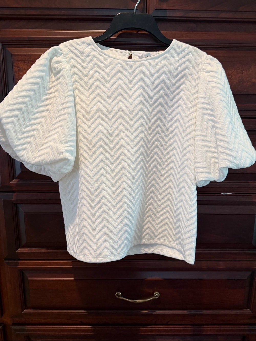 THML White Chevron Puff-Sleeve Blouse